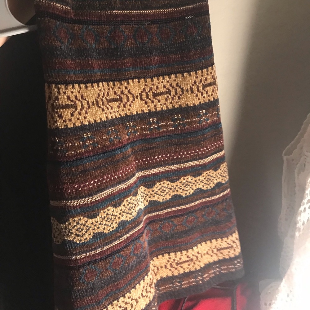 sleeveless patterned sweater